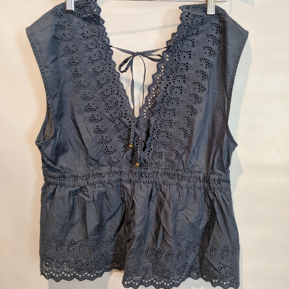 NWOT AMERICAN EAGLE NAVY BLUE TOP SIZE EXTRA LARGE
